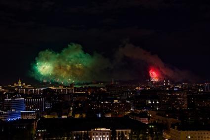 Праздничный салют в честь Дня Победы в Москве