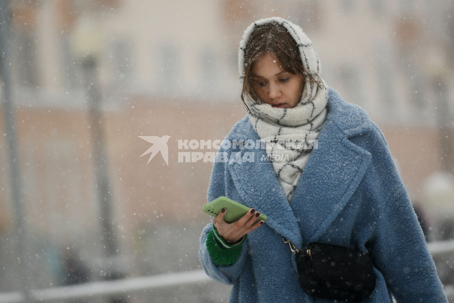 Екатеринбург. Горожане во время сильного снегопада